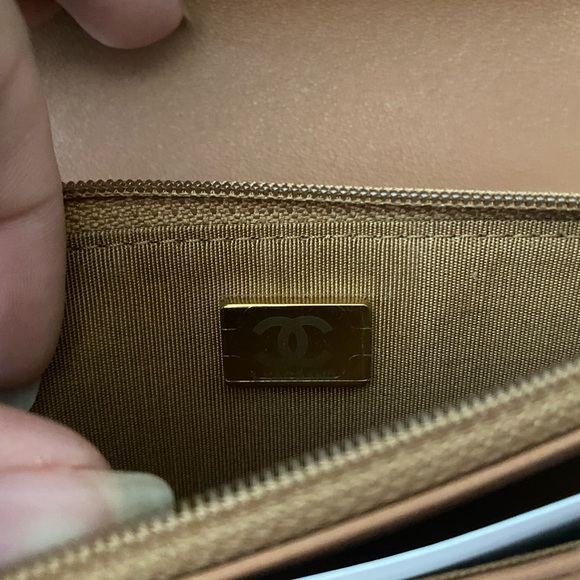 Chanel 19 WOC in caramel lambskin - Picture 4 of 8